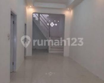 Rumah Dijual Minimalis Full Renov di Taman Kopo Indah 2