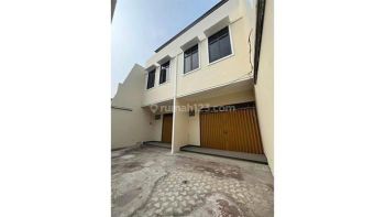 Ruko 2,5 Lantai di Jl  Garuda, Jurumudi, Benda, Tangerang