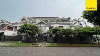 Rumah Mewah Hoek 3 Lantai Renov Dan Furnish Kemang Pratama Bekasi