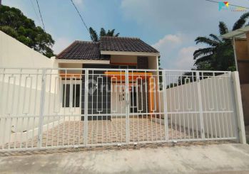 Rumah Baru 1,5 Lantai Bagus SHM Jatiwarna Bekasi