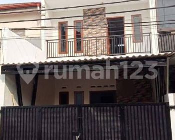 Rumah 2 Lantai 
Lokasi Harapan indah 1  Bekasi Kota