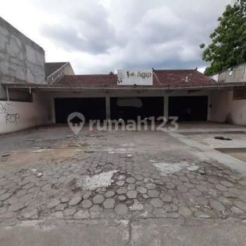 Ruang Usaha Cocok Kantor Dan Kafe Tepi Jalan Utama Area Premium Bisnis