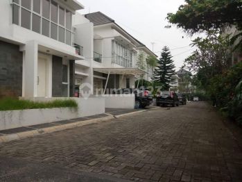 Rumah mewah american clasik 2 lantai di Bintaro,bebas banjir