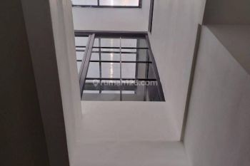 Rumah Baru Gress di Graha Santoso Dekat Merr American Style