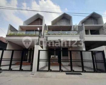 Rumah scandinavian dalam komplek bebas banjir di Jatiwaringin