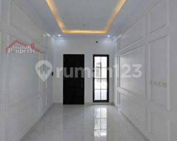 Rumah Ready Modern Classic Dekat Tol Desari di Jagakarsa Jakarta Selatan