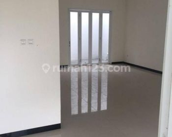 Disewakan Rumah Siap Huni 2 Lantai Baru Renov di Taman Kopo Indah 5