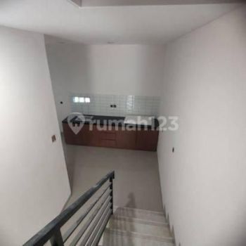Rumah lantai dua siap huni di Jl kertadalem sidakarya denpasar selatan