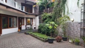 DIJUAL RUMAH BESAR ASRI DEPAN TAMAN KOMPLEK DI TURANGGA