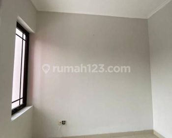 Disewa rumah green lake city 2 lantai SHM dengan harga murah