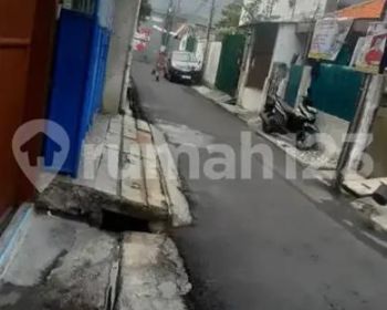 Disewakan Rumah Rapi Sudah Renovasi 2 Lantai Jelambar Jalan Mobil
