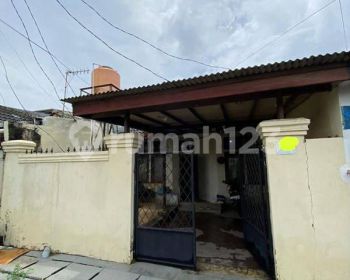 Dijual Rumah Hitung Tanah di Taman Harapan Baru Bekasi .