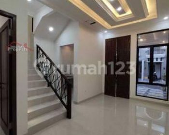 Rumah Ready Stok Skandinavia Dekat Pintu Tol Kukusan Beji Depok