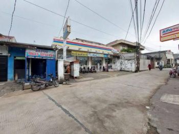 Rumah  Minimarket di Bukit Kencana, Pondok Gede
