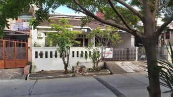 Rumah Pinggir Jalan Raya Dalam Komplek Buanarisma Jakasampurna Kota Bekasi