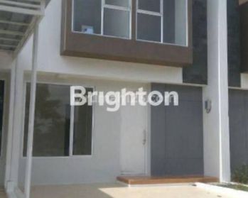 Rumah baru SIAP HUNI LANGSUNG di Graha Raya