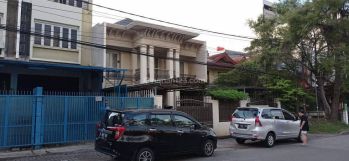 Rumah Besar Klasik Mewah Cocok Untuk Usaha Di Kelapa Gading