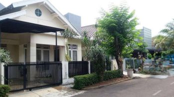 Rumah Bagus Siap Huni, Lokasi Strategis di Bintaro Jaya Sektor 9, Tangerang