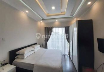 Rumah posisi Hook depan Taman di Discovery Bintaro Jaya City
