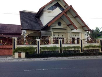 Rumah Kost Semi Furnish Dekat Kampus dan Mall Lokasi Strategis di Caturtunggal