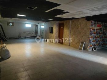 Ruko 3 Lantai Daerah Ramai Dan Strategis di Mekar Wangi