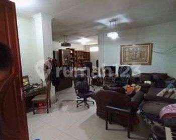 Di jual rumah besar di mainroad kopo