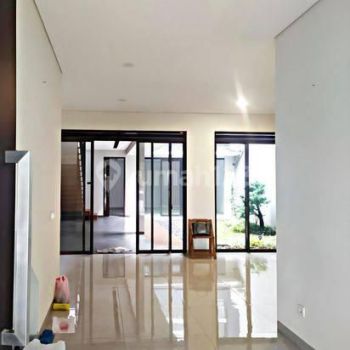 Tatar Kumalasinta Kota Baru Parahyangan - Rumah Minimalis Modern - Halaman Depan