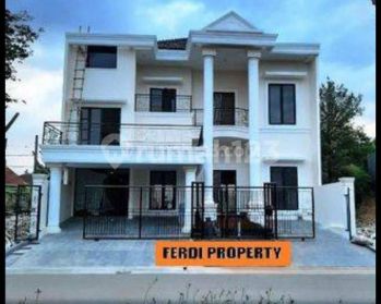 Rumah mewah 2,5 lantai hadap timur bonus kolam renang Kota Wisata