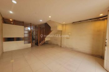 Ruko 3 Lantai Bagus Sumber Sari