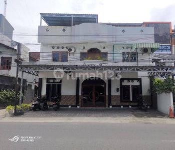 Disewakan Ruko Bagus 2,5 Lantai, Lokasi Strategis Akses Jalan Utama, Area Ramai