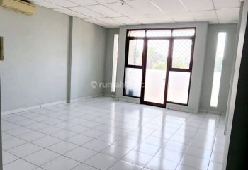 Disewakan Ruko 4 Lantai Terawat Siap Pakai di Mekar Utama