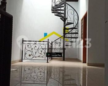 Disewa Rumah Tanjung Duren Barat, Lt 6x13, Lb + 125m2, 2.5 Lantai, Jakarta Barat