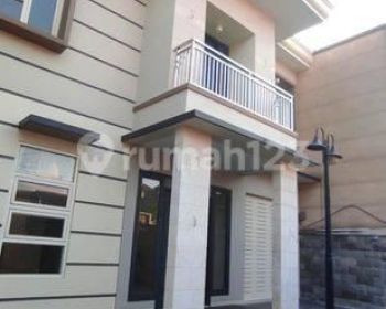 Rumah, Kondisi Baru Renov Dharmahusada Akses Jalan Utama