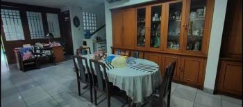 Jual rumah nyaman siap huni lokasi strategis di Cikatomas Kebayoran baru