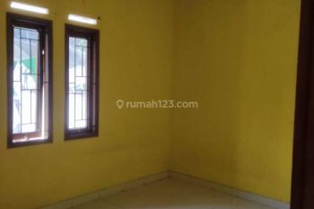Disewakan Rumah Nyaman di Komplek Singgasana Pradana