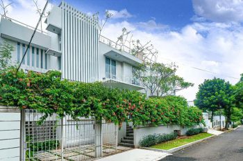 Rumah 3 Lantai 4 Kamar, Swim Pool Menteng Dalam Jakarta Selatan