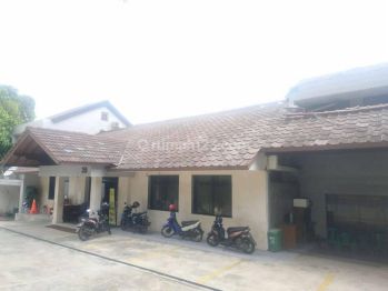 Rumah Tua Hitung Tanah di daerah Wijaya Kebayoran Baru. Nego