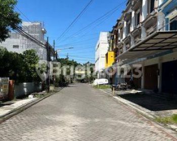 RUKO 3.5 LT DI JL KLAMPIS AJI SURABAYA