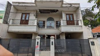 Rumah 2 Lantai di Dwijaya Sekitar Pondok Indah