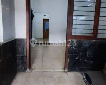 Rumah Paviliun sayap Kebon Kawung
Cocok untuk kantor atau Ruang Usaha Lainnya