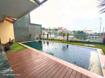 Rumah mewah di Ciumbuleuit 3 Lantai SHM Ada Kolam Renang Fully Furnished