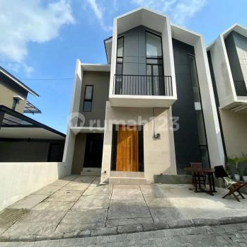 RUMAH MEWAH HARGA MURAH DI JALAN KALIURANG KM 14 NGEMPLAK SLEMAN