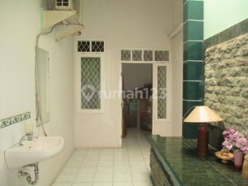 Di jual rumah tua di area KAV DKi meruya utara