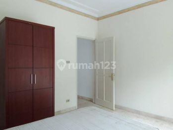 Very Quiet House In Pondok Indah