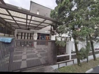 Rumah 2 Lantai Bagus SHM di Peta, Bandung