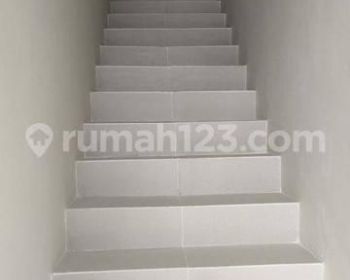 Chandra Disewa Rumah Bagus Uk 3.5x12m di Jelambar