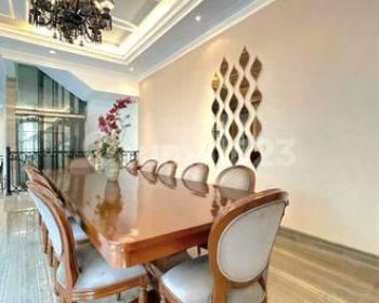 Rumah di Jalan Tirtayasa 
Kebayoran Baru
Jakarta Selatan 3 Lantai Hadap Utara