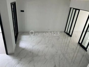 Disewakan ( Brand New ) Rumah Alam Sutera Winona, 3 lantai, Sudah ada AC, kompor