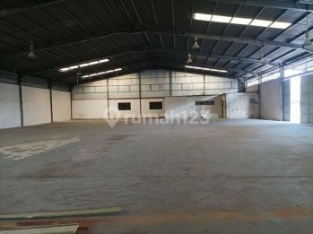 Gudang di sewakan di pulo gadung jakarta timur strategis 1200m2