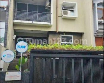 Dijual Rumah 2 Lantai SHM di Setra Duta, Bandung